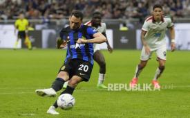 Pemain Inter Milan Hakan Calhanoglu.