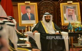 Menteri Haji dan Umrah Arab Saudi Tawfiq F Al Rabiah saat melakukan pertemuan di Kantor Kementerian Agama, Jakarta, Senin (24/10/2022). Pertemuan tersebut membahas terkait peningkatan kualitas layanan dan kemudahan dalam penyelenggaraan ibadah haji dan umrah bagi jemaah Indonesia. Prayogi/Republika