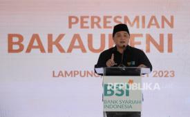 Menteri BUMN Erick Thohir memberikan sambutan saat peresmian Masjid BSI Bakauheni.  Indikator Politik Indonesia mengungkapkan publik yang menyukai Erick Thohir menjadi calon wakil presiden (cawapres) semakin meningkat.