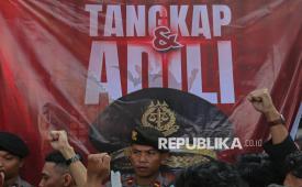 Mahasiswa yang tergabung dalam aliansi Perguruan Tinggi Muhammadiyah (PTM) menggelar aksi unjuk rasa di depan Gedung Jaksa Agung Muda Tindak Pidana Khusus (Jampidsus) Kejaksaan Agung RI, Jakarta, Senin (20/7/2026). Massa aksi tersebut menuntut transparansi penanganan kasus dugaan korupsi dan tindak pidana pencucian uang yang menyeret nama mantan Jampidsus Febrie Adriansyah, menuntut mengusut tuntas kasus tersebut tanpa tebang pilih serta mengevaluasi seluruh perangkat penegak hukum dan mendesak pemerintah untuk memberantas seluruh praktik korupsi.