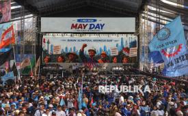 Presiden Prabowo Subianto menyampaikan pidato saat menghadiri perayaan Hari Buruh Internasional 2026 di Kawasan Monas, Jakarta, Jumat (1/5/2026). Puncak peringatan Hari Buruh Internasional (May Day) 2026 dipusatkan di Monas dengan mengusung tema Kolaborasi Bersama Mewujudkan Kemajuan Industri dan Kesejahteraan Pekerja.