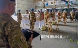 Suasana upacara pelepasan dan penghormatan tiga jenazah personel penjaga perdamaian Indonesia yang tergabung dalam misi United Nations Interim Force in Lebanon (UNIFIL) di Hanggar Lebanese Air Force, Beirut Lebanon, Kamis (2/4/2026). UNIFIL menyelenggarakan upacara Memorial Service sebagai bentuk penghormatan terakhir kepada tiga prajurit TNI yang gugur dalam misi perdamaian dunia di Lebanon Selatan, sebelum dipulangkan ke tanah air. 