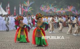 Penari membawakan tarian sebelum dimulainya upacara Hari Ulang Tahun (HUT) ke-499 Kota Jakarta di Lapangan Silang Monas, Jakarta, Senin (22/6/2026). Pemprov DKI Jakarta menggelar upacara untuk  memperingati HUT ke-499 Kota Jakarta dengan mengangkat tema Bergerak Menuju Era Baru Jakarta.