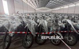 Penampakan motor listrik EMMO yang disegel Tim penyidik Jaksa Agung Muda Tindak Pidana Khusus di kawasan industri Sentul, Bogor, Jawa Barat, Rabu (17/6/2026). Tim penyidik Jaksa Agung Muda Tindak Pidana Khusus (Jampidsus) menyegel 6.000 unit lebih kendaraan motor listrik EMMO. Penyegelan itu merupakan lanjutan dari proses pengusutan korupsi program Makan Bergizi Gratis (MBG). Motor-motor listrik tersebut disegel terkait klaster korupsi dalam pengadaan 20.801 unit kendaraan motor listrik senilai Rp1,1 triliun pada periode 2026.