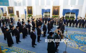 Presiden Prabowo Subianto memimpin pelantikan Dewan Pertimbangan Presiden (Wantimpres) di Istana Negara, Jakarta, Jumat (2/10/2026). Presiden Prabowo Subianto melantik Dewan Pertimbangan Presiden Republik Indonesia (Wantimpres), yakni Pratikno sebagai Ketua, Hatta Rajasa sebagai Wakil Ketua, serta 24 anggota lainnya.