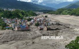 Penampakan rumah-rumah yang rusak akibat banjir bandang di Trishuli Bazar, distrik Nuwakot, Nepal, Rabu (26/8/2026). Banjir bandang menerjang distrik Rasuwa dan Nuwakot yang menyebabkan jatuhnya korban jiwa dan sejumlah bangunan serta rumah warga rusak.