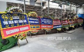 Ikuti Imbauan Prabowo, Pendukung Kirim Ratusan Karangan Bunga ke Gedung MK