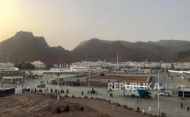 Suasana Jabal Uhud, Ahad (10/6/2023) sore. Jabal Uhud merupakan salah satu tujuan favorit dari jamaah selama musim haji di Madinah.