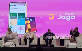 Jago Syariah menyelenggarakan talkshow edukasi di Halal Fair dengan tema Menjadi Sakinah Dengan Keuangan Syariah, Sabtu (9/12/2023). Acara ini turut menghadirkan Anggota Dewan Pengawas Syariah Bank Jago Muhammad Maksum, content creator Benazio Rizki Putra (Benakribo), dan Head of Sharia Financing Bank Jago Agung Lesmana.
