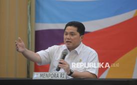 Menteri Pemuda dan Olahraga (Menpora) Erick Thohir memberikan keterangan pers terkait tanggapan pemerintah Indonesia terhadap pernyataan Komite Olimpiade Internasional (IOC) di kantor Kemenpora, Jakarta, Jumat (24/10/2025). Dalam kesempatan tersebut Erick Thohir mengatakan bahwa pernyataan Komite Olimpiade Internasional (IOC) kepada federasi internasional untuk tidak menggelar kegiatan olahraga di Indonesia bersifat rekomendatif atau imbauan. Selain itu, Erick menegaskan bahwa olahraga Indonesia tidak dibekukan oleh Komite Olimpiade Internasional (IOC), Indonesia tetap dapat mengirimkan atlet untuk berpartisipasi dalam ajang olahraga duni