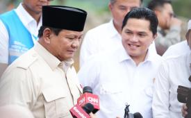 President Prabowo Subianto with SOE Minister Erick Thohir during the inauguration of the Strategic Electricity Project in 18 Provinces carried out at the Jatigede Hydroelectric Power Plant in Sumedang Regency, West Java, Monday (20/1/2025). Jatigede Power Plant is officially fully operational built by PT PLN (Persero) with a capacity of 2 X 55 MegaWatts (MW) and the presence of this power plant increases the energy mix of renewable new energy sources (EBT) by 110 MW capable of supplying electricity to 71,923 homes.