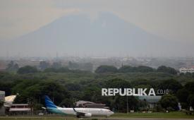  Berdasarkan ASHTAM Nomor VAWR3739 yang diterbitkan pada pukul 09.10 WIB, Direktur Jenderal Perhubungan Udara Lukman Laisa mengatakan jarak sebaran abu vulkanik terhadap Bandara Internasional Soekarno-Hatta sekitar 31,4 km, Bandara Pondok Cabe sekitar 18,5 km; dan Bandara Halim Perdanakusuma sekitar 31,4 km. (ilustrasi)