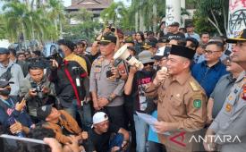 Gubernur Kalbar terima langsung aspirasi demo mahasiswa.