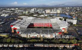 Markas Manchester United (MU) Old Trafford. MU sudah resmi akan dijual dengan dua penawaran yang telah masuk. 
