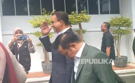 Pasangan Anies Baswedan-Muhaimin Iskandar tiba di Kantor KPU RI untuk menghadiri rapat pleno terbuka penetapan capres-cawapres terpilih, Rabu (24/4/2024). 