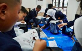 Siswa MAN 1 Model Banda Aceh belajar membatik lestarikan wastra.