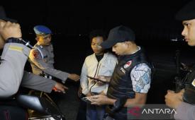 Polisi Bandara Soetta amankan pemuda pembawa obat terlarang.