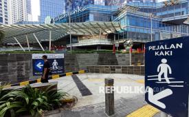 Suasana bagian depan Mal Kota Kasablanka (Kokas), Jakarta, Ahad (2/8/2026). Berdasarkan pantauan pada Ahad siang, pagar besi yang sebelumnya dipasang di area depan mal kini sudah tidak terlihat.