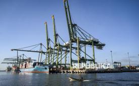 Kementerian Perdagangan (Kemendag) mencatat neraca perdagangan Indonesia pada November 2025 kembali membukukan surplus. (ilustrasi)