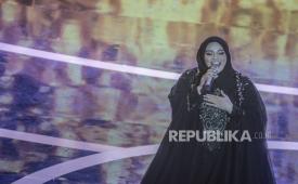 Penyanyi Aurel Hermansyah. Aurel merasa lebih nyaman dan percaya diri untuk olahraga sambil tetap berhijab.