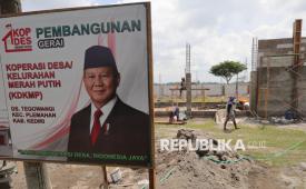 Sejumlah pekerja melakukan pengecoran di lokasi pembangunan gerai fisik Koperasi Desa Merah Putih, Desa Tegowangi, Kabupaten Kediri, Jawa Timur, Selasa (13/1/2026). Menteri Koperasi Ferry Juliantono mengatakan akan mempercepat pembangunan 80 ribu gerai fisik Koperasi Desa/Kelurahan Merah Putih dengan cara menggandeng lintas kementerian yakni Kementerian Agraria, Badan Pengaturan BUMN, serta Kementerian Dalam Negeri sebagai upaya menggerakkan ekonomi desa melalui pengelolaan berbagai unit usaha khususnya di sektor pangan strategis. 