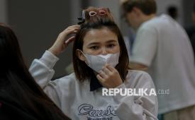 Penggunaan masker sangat dianjurkan ketika abu vulkanik serta debu akibat cuaca kering melanda.