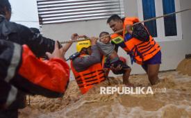 Air Bah Gulung Pemukiman Padang Usai Hujan Lebat (2)