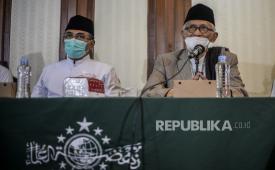 Ketua Umum PBNU Yahya Cholil Staquf bersama Rais Aam PBNU KH. Miftachul Akhyar (kanan).