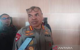 Kapolda Papua Tengah pakai heli pantau tambang emas ilegal di Kapiraya.