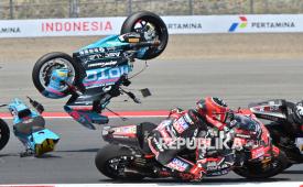 Drama Senggolan Awal Lomba Warnai Aksi Moto2 Mandalika 2026 (4)