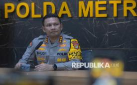 Kabid Humas Polda Metro Jaya Kombes Budi Hermanto memberikan keterangan pers terkait perkembangan penanganan terkini ledakan di SMAN 72 Jakarta di Polda Metro Jaya, Jumat (7/11/2025). Polda Metro Jaya memastikan bahwa penanganan terhadap korban ledakan di SMAN 72 Jakarta berjalan optimal. Berdasarkan data terbaru malam ini, sebanyak 21 korban telah pulang ke rumah masing-masing, sementara 33 korban lainnya masih menjalani perawatan di rumah sakit.