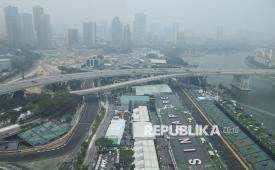 Kabut asap tebal menyelimuti kawasan Marina Bay dan pusat bisnis di Singapura, Sabtu (10/10/2026), Indonesia memangkas pasokan gas ke Singapura.