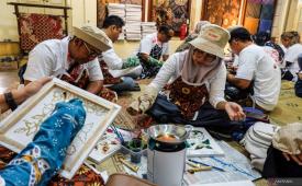Kementerian Pariwisata ingin batik jadi bagian wisata pengalaman.