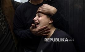 Ilustrasi seseorang menangis karena menghadapi cobaan berat. 