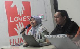 Aktivis Andrie Yunus (kanan).