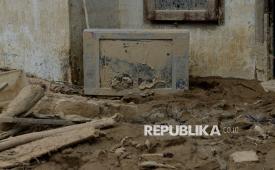 Kondisi kerusakan di Desa Garoga yang luluh lantak akibat diterjang banjir bandang dan tanah longsor di Tapanuli Selatan, Sabtu (6/12/2025). Desa Garoga, Kecamatan Batang Toru, menjadi salah satu daerah paling parah terdampak bencana banjir dan longsor yang melanda Kabupaten Tapanuli Selatan, Sumatera Utara. Desa itu luluh lantak dan hanya menyisakan hamparan tanah lumpur setelah diterjang banjir bandang dan longsor.