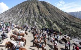Anak Sekolah Masih Libur, Wisatawan Terus Berdatangan ke Gunung Bromo