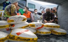 Pemprov Sumut imbau masyarakat batasi aktivitas di luar rumah.