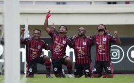 Persipura Jayapura catatkan rekor penonton terbanyak.