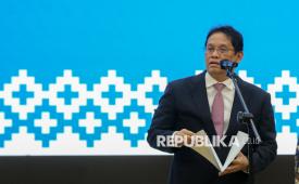Menteri Keuangan Periode 2025-2026 Purbaya Yudhi Sadewa menyampaikan sambutan saat upacara serah terima jabatan di Gedung Kementerian Keuangan, Jakarta, Selasa (15/9/2026). Purbaya Yudhi Sadewa resmi menyerahkan jabatannya sebagai Menteri Keuangan kepada Suahasil Nazara, setelah direshuffle Presiden Prabowo Subianto pada Senin (14/9) kemarin. Suahasil sebelumnya merupakan Wakil Menteri Keuangan sejak era pemerintahan Joko Widodo kemudian dilantik pada posisi yang sama era Kabinet Merah Putih dibawah pemerintahan Prabowo Subianto. Dengan penggantian ini, Purbaya resmi mengakhiri masa jabatannya sebagai bendahara negara selama setahun lebih enam hari sejak dilantik menggantikan Menteri Keuangan Sri Mulyani pada 8 September 2026 lalu.