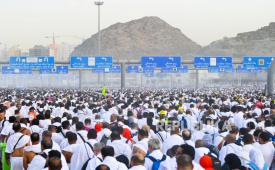 Hari Pertama Idul Adha, Dua Juta Jamaah Haji Lempar Jumrah