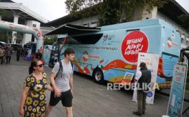 Bus KPK hadir di halaman Gedung Sate, Kota Bandung, saat acara Roadshow Bus Komisi Pemberantasan Korupsi (KPK), Kamis (8/8/2024). Kehadiran Bus KPK tersebut dalam rangka menyebarkan pesan antikorupsi dengan mengusung tema Jelajah Negeri Bangun Antikorupsi. Acara Roadshow Bus KPK berlangsung 8-11 Agustus 2024.