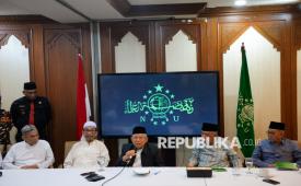 Kiai sepuh sekaligus Mustasyar Pengurus Besar Nahdlatul Ulama (PBNU) KH Maruf Amin menyampaikan keterangan usai pertemuan kiai sepuh di Gedung PBNU, Jakarta, Kamis (20/8/2026). Dalam pertemuan tersebut para kiai sepuh menyampaikan tujuh poin seruan moral untuk Muktamar Ke-35 NU yang bermartabat.