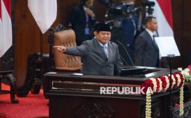 Presiden Prabowo Subianto menyampaikan pidato kenegaraan dalam Sidang Tahunan MPR RI dan Sidang Bersama DPR RI-DPD RI Tahun 2026 di Gedung Nusantara, Kompleks Parlemen, Jakarta, Jumat (14/8/2026). Agenda kenegaraan tersebut digelar dalam rangka memperingati Hari Ulang Tahun ke-81 Kemerdekaan Republik Indonesia.