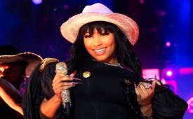 Nicki Minaj Tak Henti Membuat Musik Gegara Penggemarnya, Barbz!