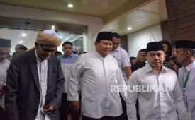 Presiden terpilih periode 2024-2029 Prabowo Subianto saat menghadiri acara Halal bihalal di Gedung PBNU. Pengamat sebut Prabowo memberi sinyal menolak niat PKS untuk masuk koalisi pemerintah.