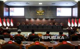 Suasana jalannya sidang pengucapan putusan di Gedung Mahkamah Konstitusi, Jakarta, Selasa (6/10/2026). Mahkamah Konstitusi (MK) menyatakan permohonan dalam Perkara Nomor 01/PHPU.PRES-XXIV/2026 mengenai sengketa syarat pendidikan Wakil Presiden Gibran Rakabuming Raka tidak dapat diterima.
