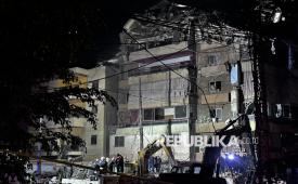 Bangunan gedung hancur setelah serangan udara Israel menghantam Dahieh, Beirut, Lebanon, Rabu (6/5/2026) waktu setempat. Serangan udara Israel menyebabkan kerusakan parah di Beirut, Lebanon, menghancurkan bangunan pemukiman, infrastruktur, dan kendaraan. Lebih dari 2.700 warga Lebanon tewas dan 8.310 lainnya terluka akibat serangan Israel. Unit Manajemen Bencana Lebanon menyatakan, lebih dari 31.530 keluarga telah mengungsi ke tempat penampungan kolektif sejak eskalasi dimulai pada 2 Maret.