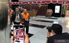 KPK sebut Rektor Unsoed beli tiga bidang tanah usai terima gratifikasi.