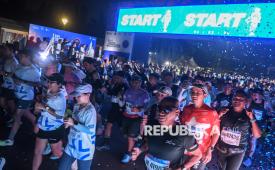 Pelari mengikuti BTN Jakarta International Marathon (JAKIM) 2026 hari kedua di kawasan Monas, Jakarta, Ahad (14/6/2026). BTN JAKIM 2026 diikuti sekitar 45.500 peserta terdiri 8.600 peserta kategori marathon, 16.400 peserta half marathon, 15.000 peserta 10K dan 5.500 peserta 5K berasal dari 52 negara itu diselenggarakan untuk memeriahkan HUT ke-499 DKI Jakarta. 